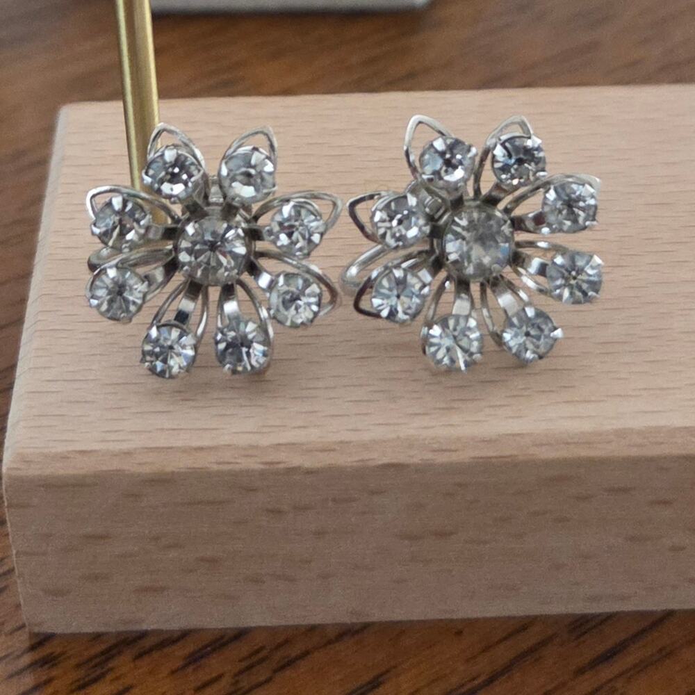Signed Bugbee & Niles (B.N.) Vintage Rhinestone Sunburst Earrings Screwback